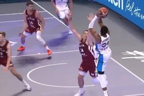 包含战术调整引发热议！，字母哥在中国队比赛中反败为胜上演精彩一战的词条-九游入口